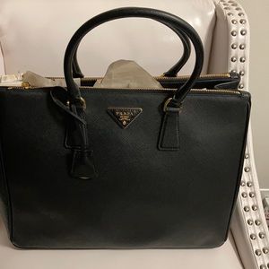 100% Auth New Prada Saffiano Double Zip Tote